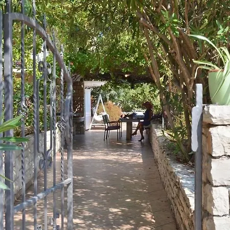 Seaside Family Friendly House With A Swimming Pool Cove Mikulina Luka, Korcula - 20116 * 尼亚卢卡