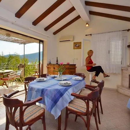 Seaside Family Friendly House With A Swimming Pool Cove Mikulina Luka, Korcula - 20116 度假居